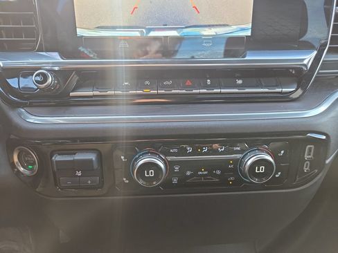 Used 2025 GMC Sierra 1500 SLT AWD/4WD image 24