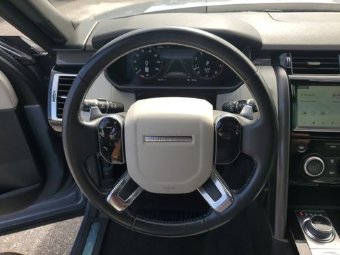 Used 2020 Land Rover Discovery HSE image 18