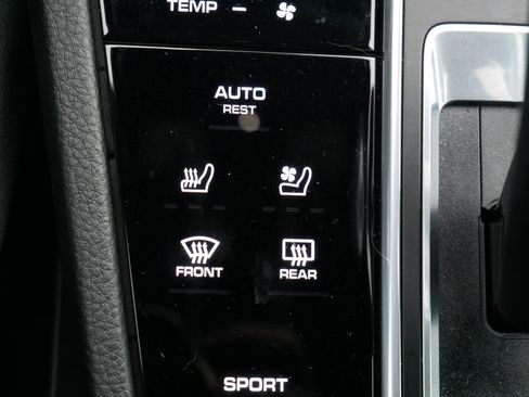 Used 2021 Porsche Cayenne image 33