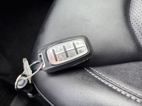 Used 2025 Chrysler Pacifica Select image 27