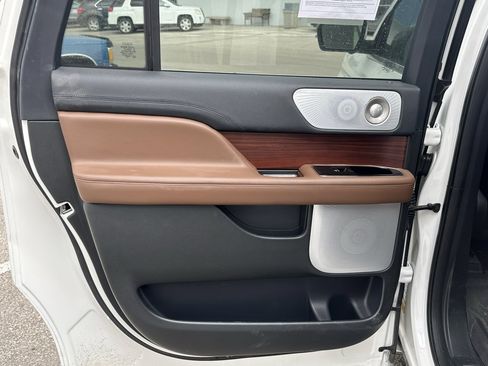 Used 2023 Lincoln Navigator L Reserve image 16