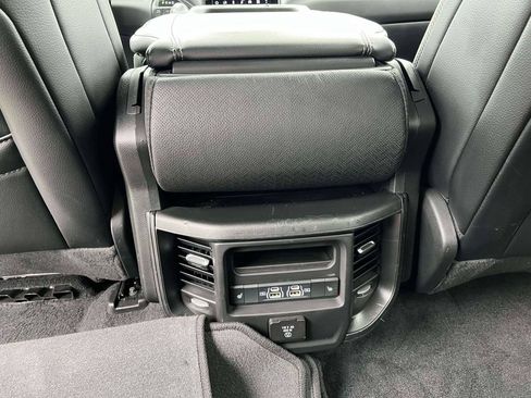 Used 2025 RAM 1500 Laramie AWD/4WD image 4