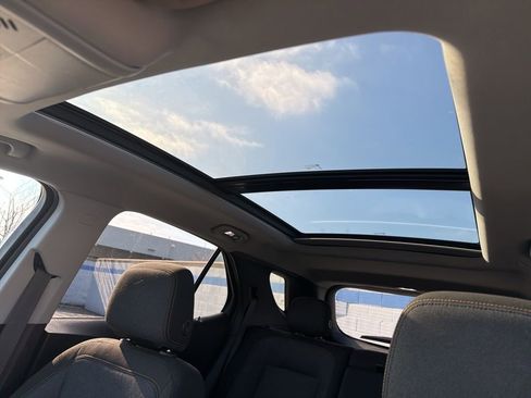 Used 2018 Chevrolet Equinox LT w/ Sun & Infotainment Package image 11