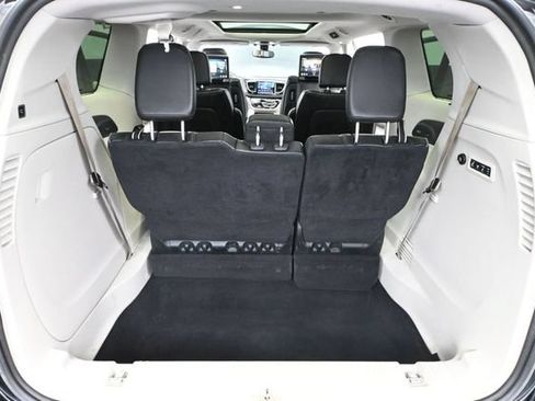 Used 2018 Chrysler Pacifica Limited FWD image 42
