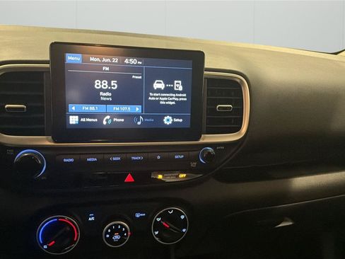 Used 2021 Hyundai Venue SE FWD image 17