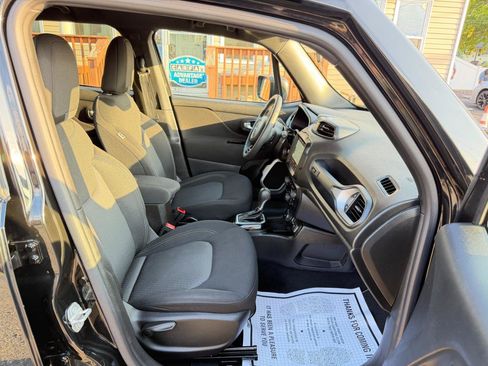 Used 2021 Jeep Renegade Latitude AWD/4WD image 41