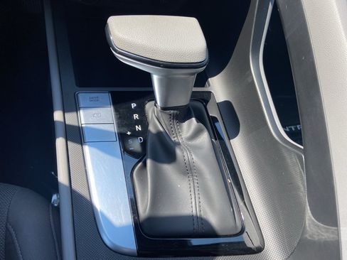 Certified 2025 Hyundai Elantra SE FWD image 15