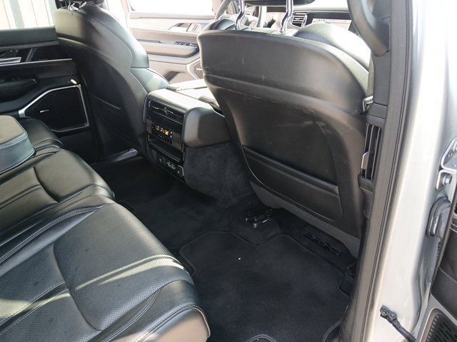 Used 2024 Jeep Wagoneer L Series II AWD/4WD image 25