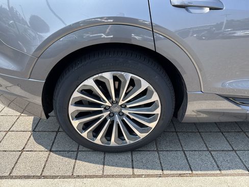 Used 2019 Audi e-tron Prestige w/ Prestige Package AWD/4WD image 11