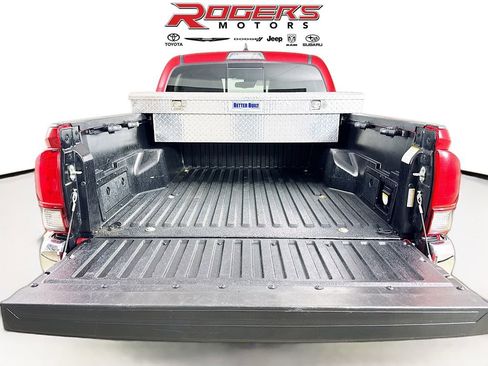 Certified 2018 Toyota Tacoma TRD Off-Road image 20