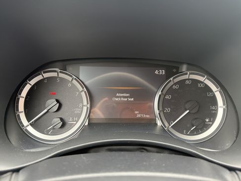 Used 2023 Toyota Highlander XLE AWD/4WD image 17