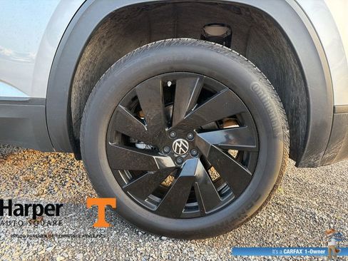 Used 2025 Volkswagen Atlas Cross Sport SE w/ Panoramic Sunroof Package image 21