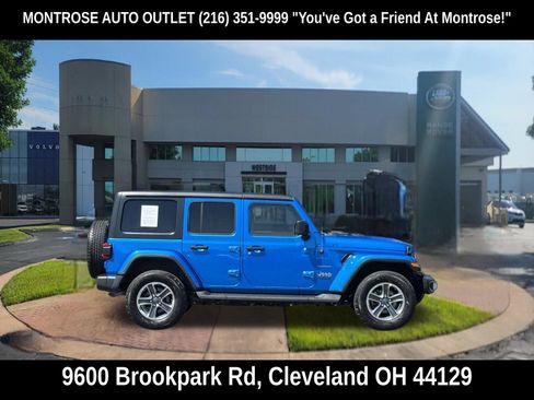 Used 2022 Jeep Wrangler Unlimited Sahara w/ LED Lighting Group AWD/4WD image 3