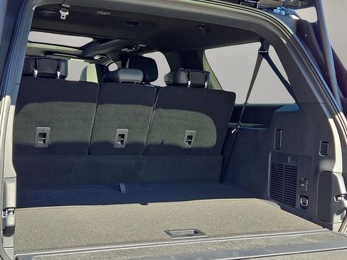 New 2026 Lincoln Navigator L Reserve w/ Jet Appearance Package AWD/4WD image 8