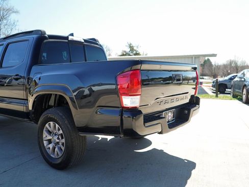 Used 2017 Toyota Tacoma SR image 14