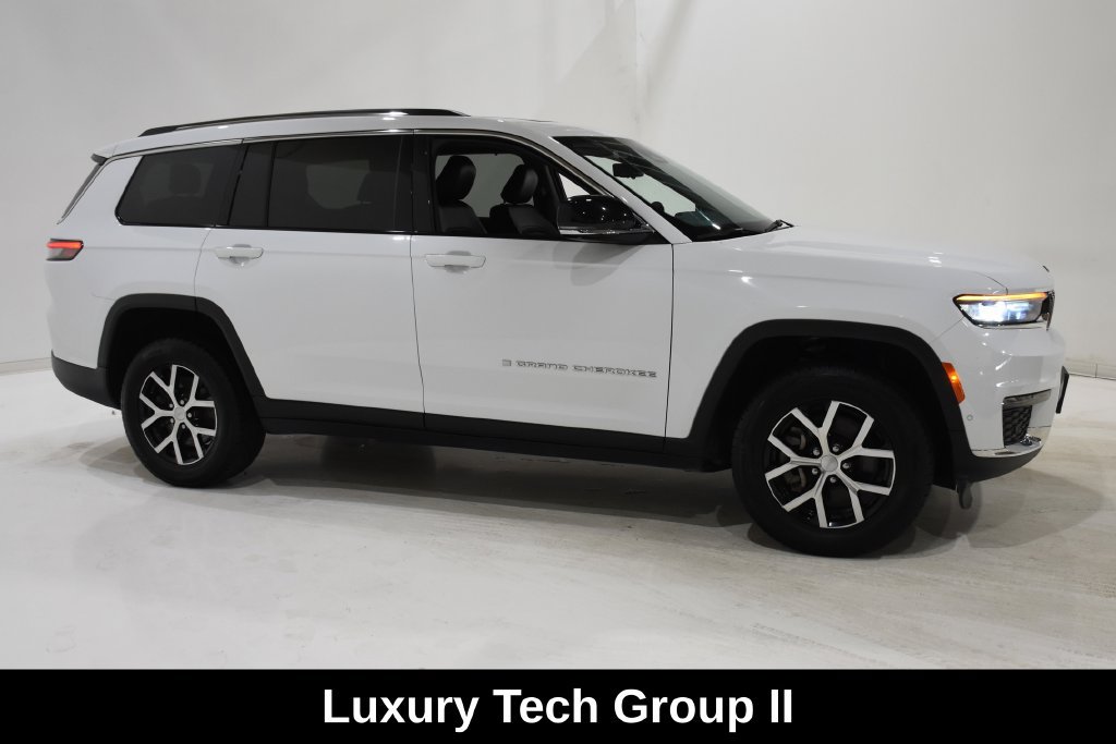 Used 2023 Jeep Grand Cherokee L Limited w/ Luxury Tech Group II AWD/4WD image 3