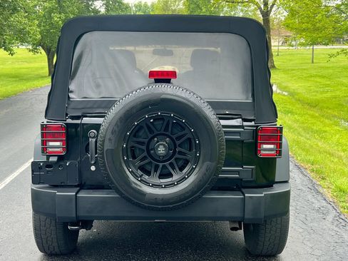 Used 2014 Jeep Wrangler Unlimited Sport w/ Quick Order Package 24S AWD/4WD image 6