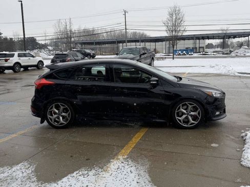 Used 2017 Ford Focus ST image 5