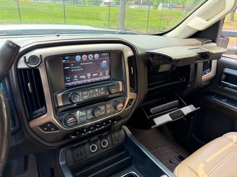 Used 2018 GMC Sierra 3500 Denali w/ Duramax Plus Package AWD/4WD image 15