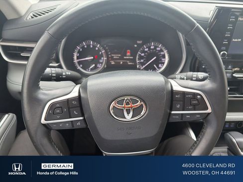 Used 2022 Toyota Highlander XLE AWD/4WD image 18