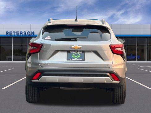 Certified 2025 Chevrolet Trax LT FWD image 5