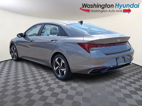 Used 2021 Hyundai Elantra SEL w/ Convenience + Premium Package FWD image 4