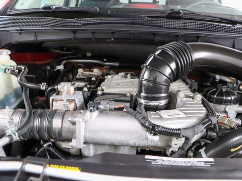 Used 2017 Nissan Titan SV AWD/4WD image 32