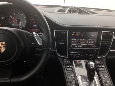 Used 2013 Porsche Panamera S image 31