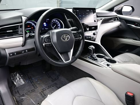 Used 2022 Toyota Camry XLE FWD image 11