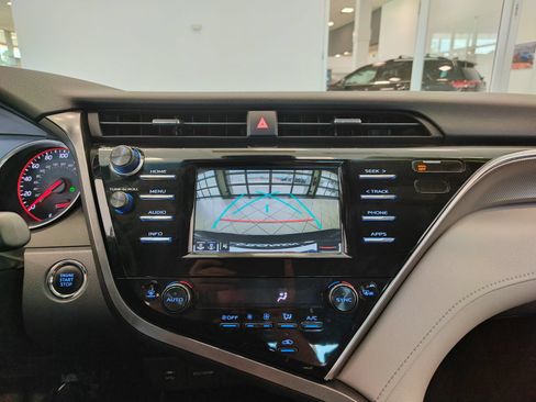 Used 2018 Toyota Camry XSE FWD image 24