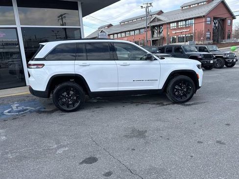 New 2026 Jeep Grand Cherokee Altitude AWD/4WD image 38