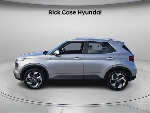 Certified 2025 Hyundai Venue SEL image 3