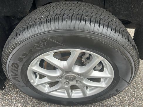 Used 2023 Chrysler Pacifica Touring-L FWD image 28