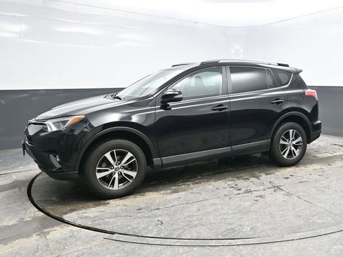 Used 2018 Toyota RAV4 XLE image 3