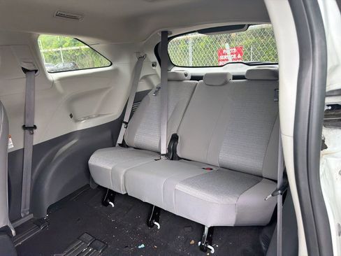 Used 2023 Toyota Sienna LE FWD image 10