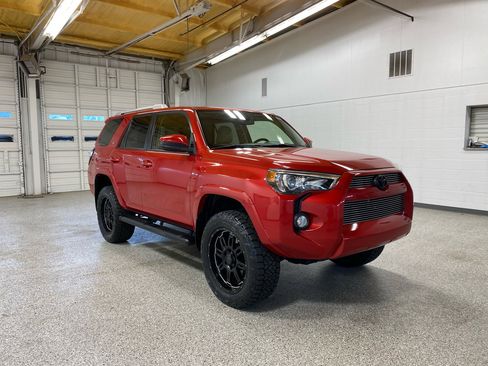 Used 2017 Toyota 4Runner SR5 image 6