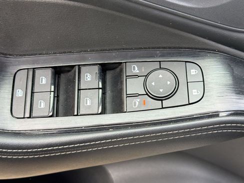 Used 2025 Nissan Rogue SV FWD image 26