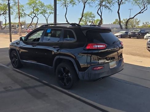 Used 2017 Jeep Cherokee Sport FWD image 2