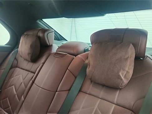 Used 2025 BMW i7 eDrive50 image 32