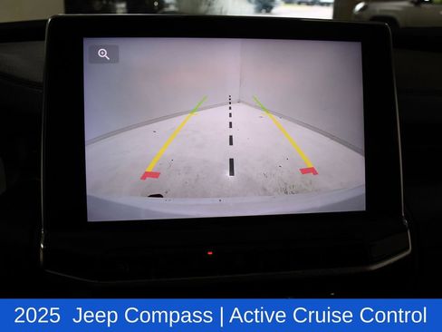 Used 2025 Jeep Compass Trailhawk AWD/4WD image 17