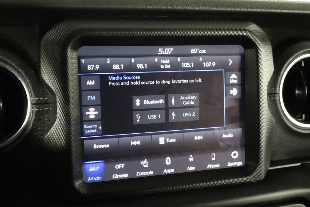 Used 2022 Jeep Wrangler Unlimited Sahara w/ Cold Weather Group AWD/4WD image 30