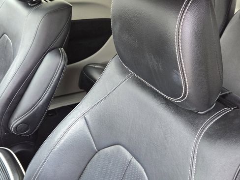 Used 2022 Chrysler Pacifica Touring-L w/ Uconnect Theater Family Group image 20