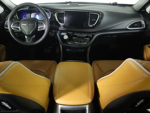 Used 2022 Chrysler Pacifica Pinnacle image 13