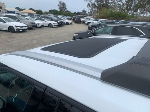 Used 2022 Toyota Highlander XLE FWD image 9