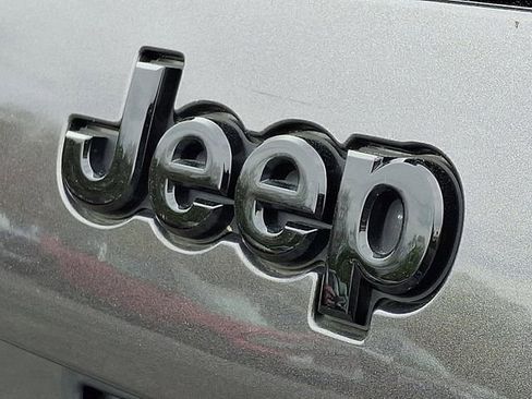 Used 2021 Jeep Cherokee Latitude Plus AWD/4WD image 31