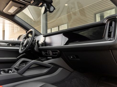 Certified 2025 Porsche Cayenne S AWD/4WD image 47