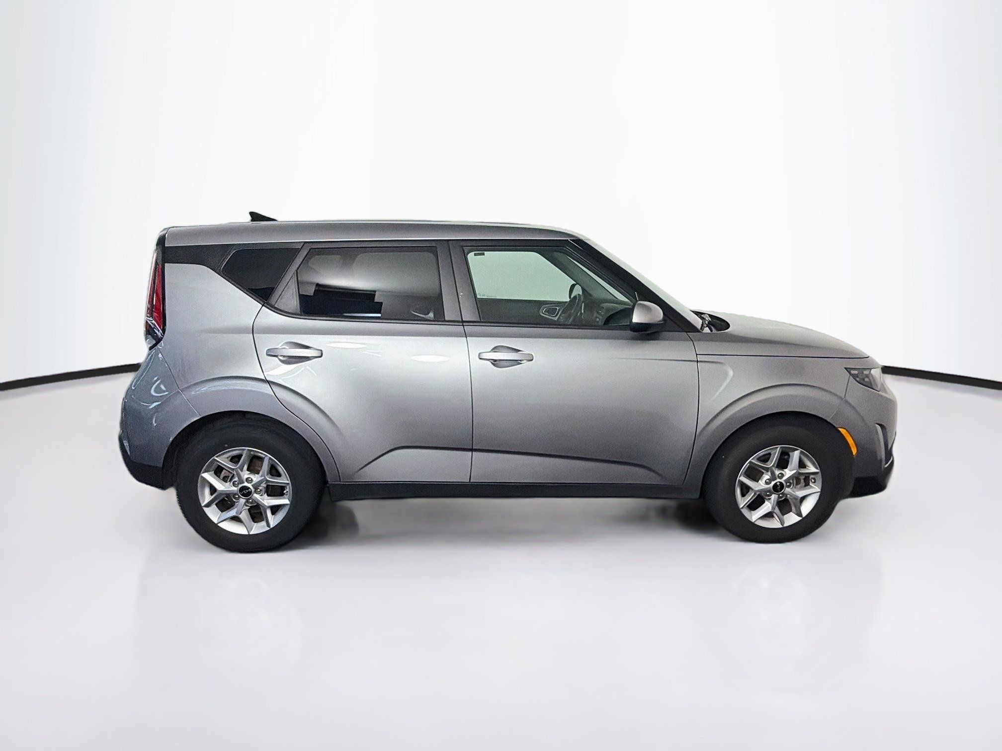 Used 2025 Kia Soul LX w/ LX Technology Package FWD image 10