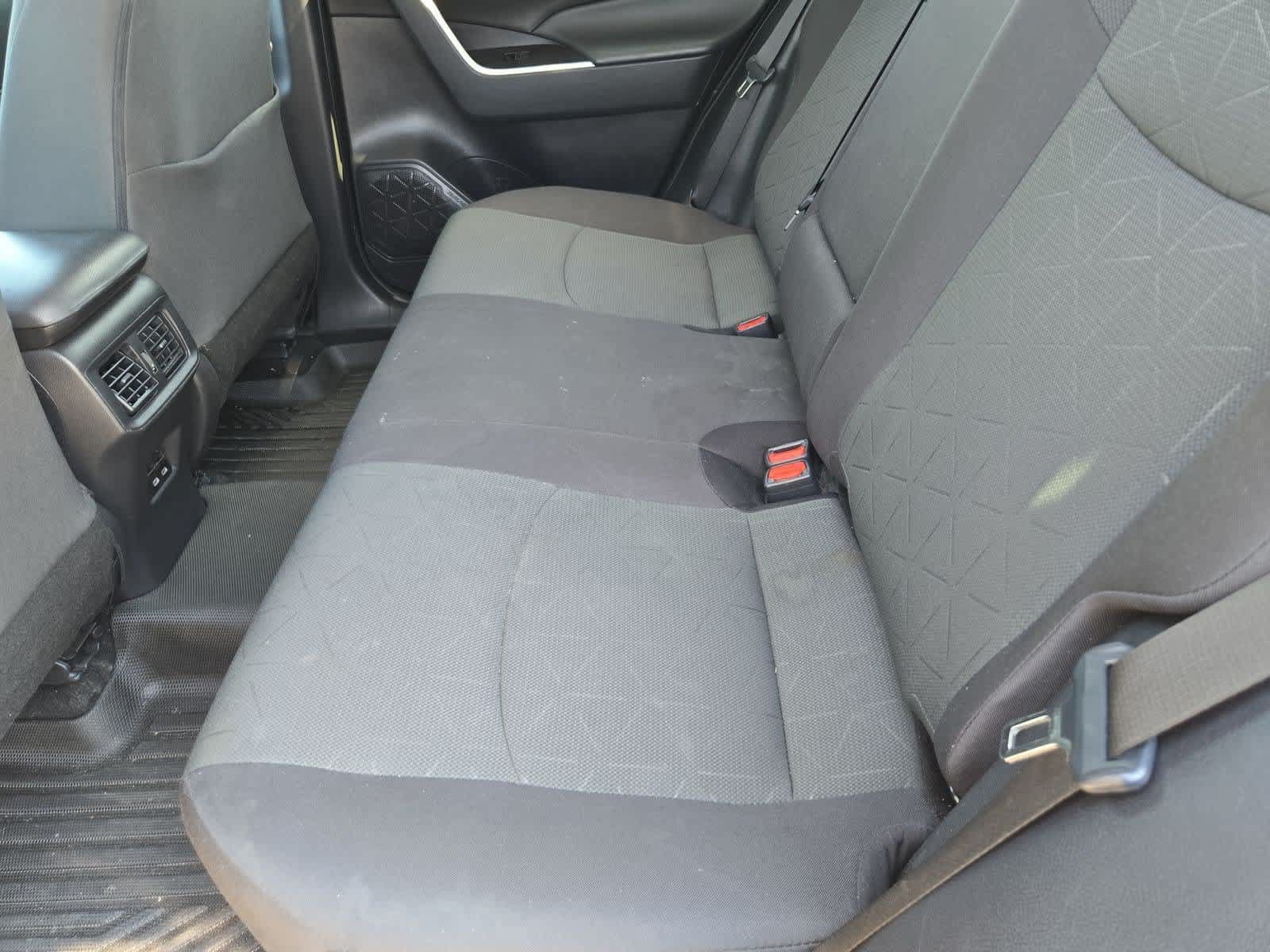 Used 2024 Toyota RAV4 XLE FWD image 17