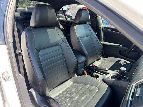 Used 2017 Volkswagen Jetta GLI FWD image 19