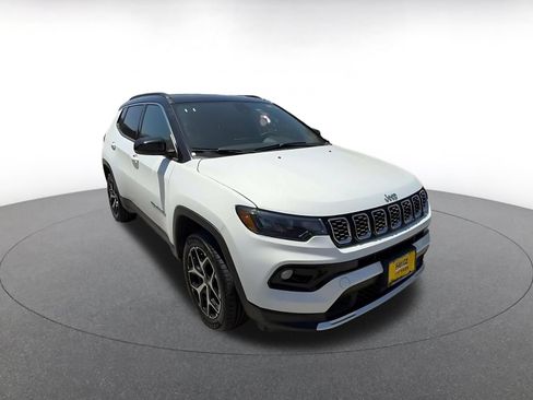 Used 2025 Jeep Compass Limited AWD/4WD image 3